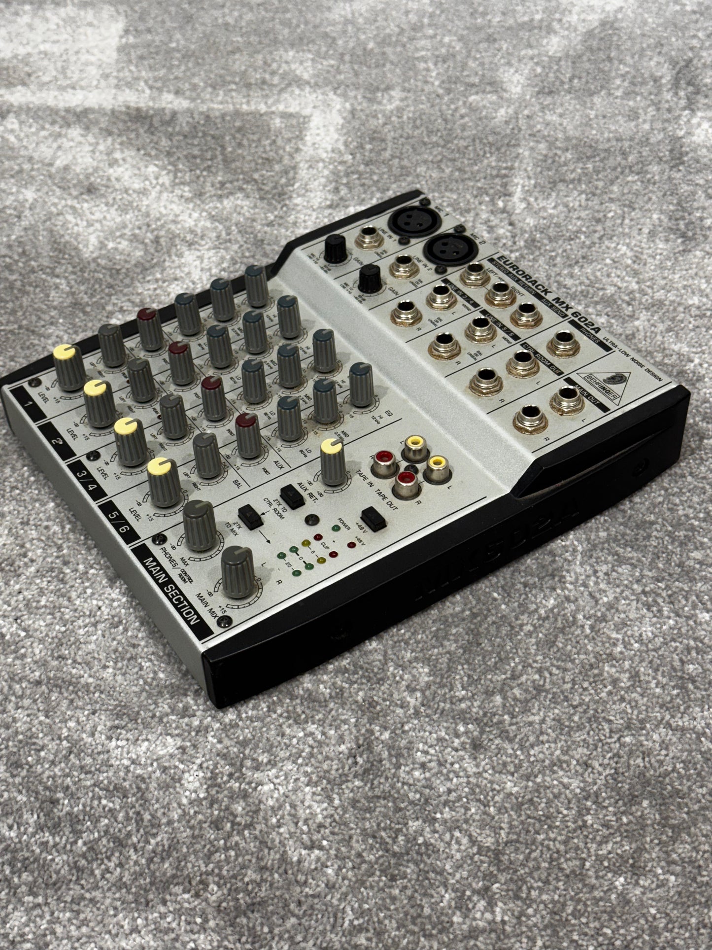 Behringer Eurorack MX 602A - 6 Channel Mixer