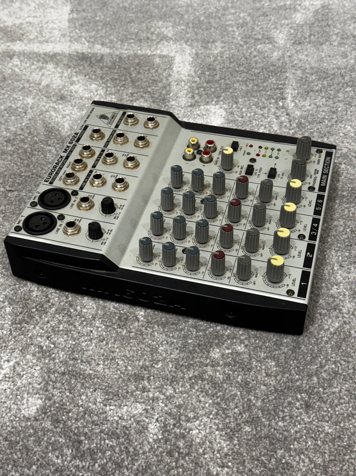 Behringer Eurorack MX 602A - 6 Channel Mixer