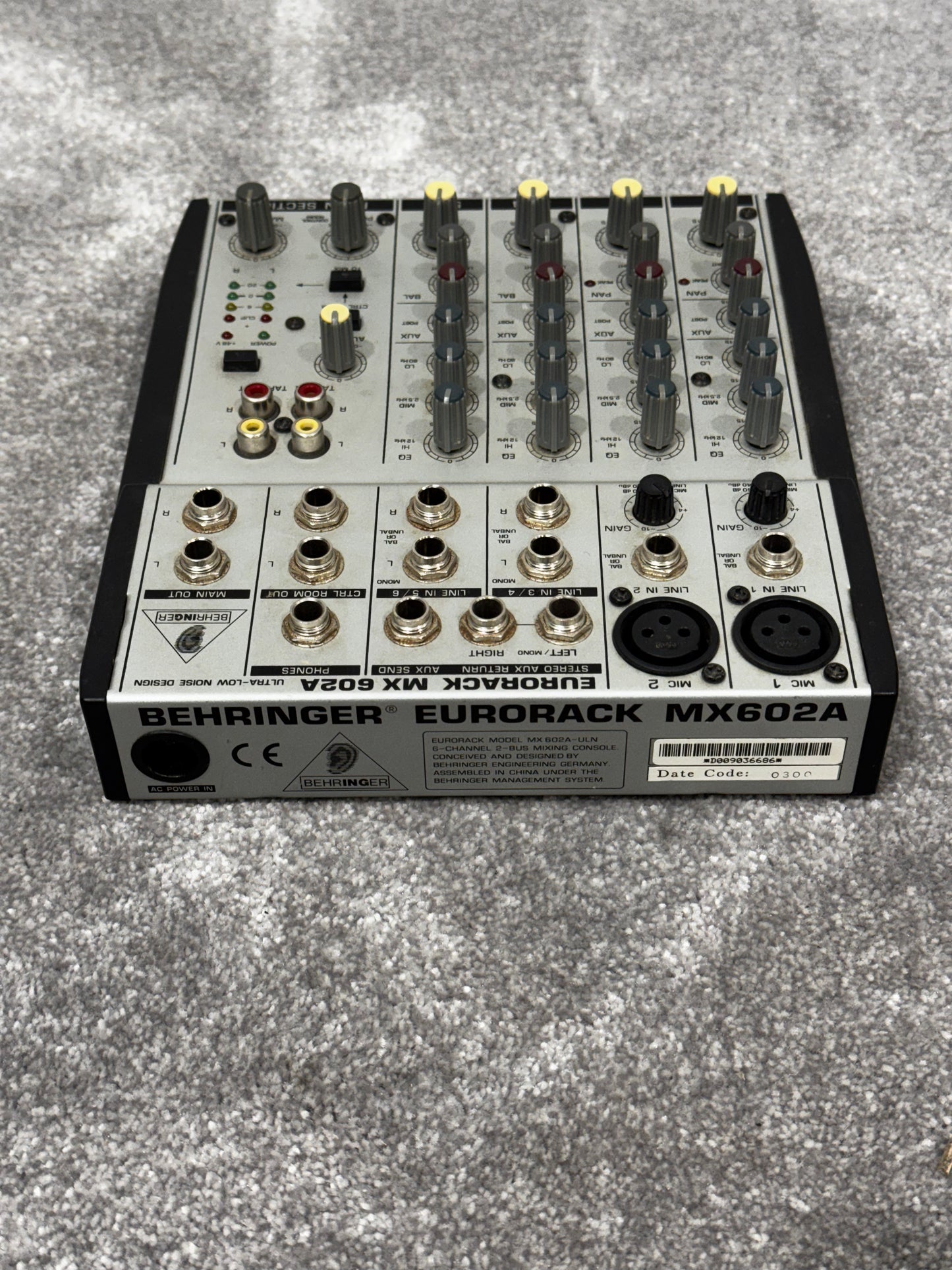 Behringer Eurorack MX 602A - 6 Channel Mixer