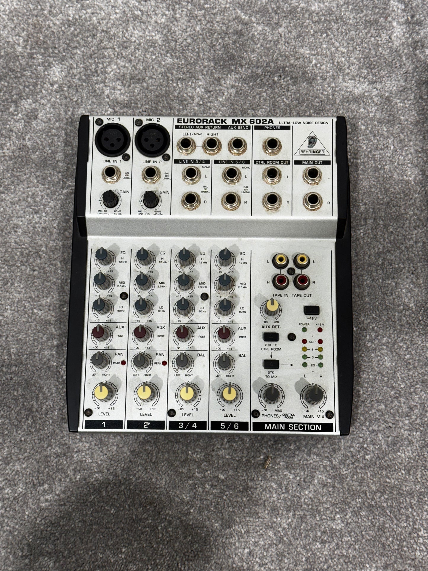 Behringer Eurorack MX 602A - 6 Channel Mixer