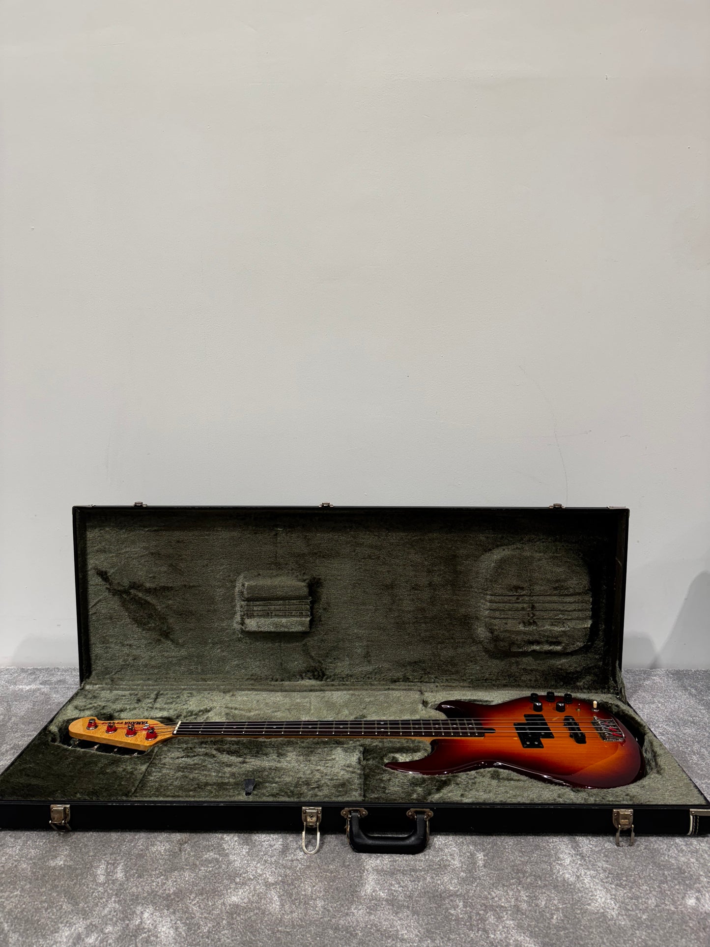 Yamaha BB1100S 4-string bass guitar with Yamaha Hard Case