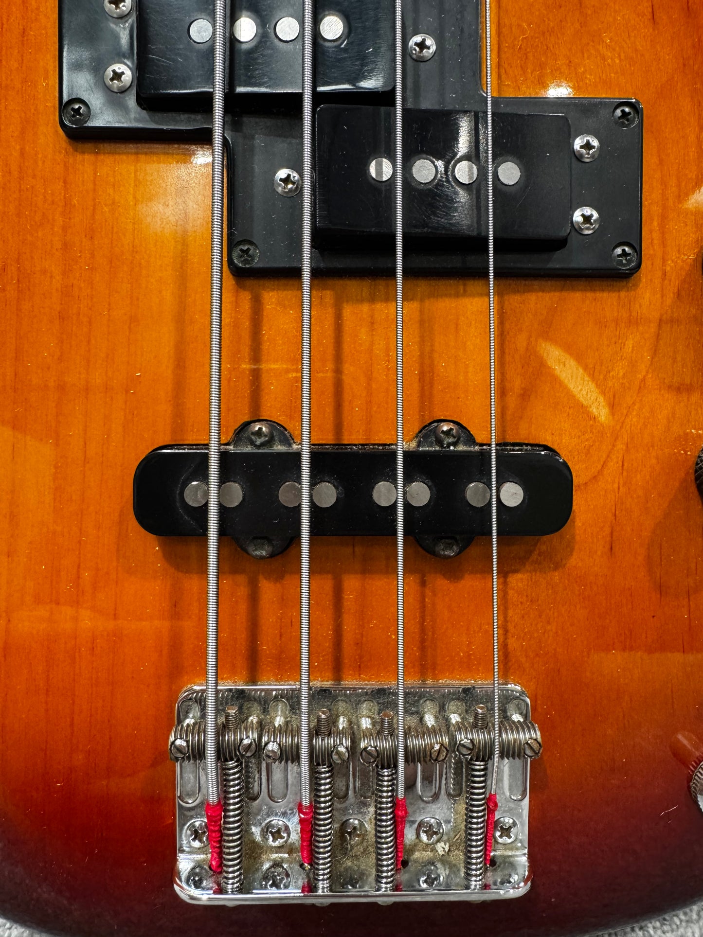 Yamaha BB1100S 4-string bass guitar with Yamaha Hard Case