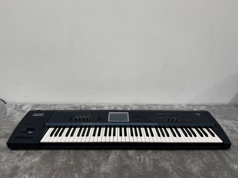 KORG TRITON Extreme 61 Key Synthesizer with Gator soft case - image 1