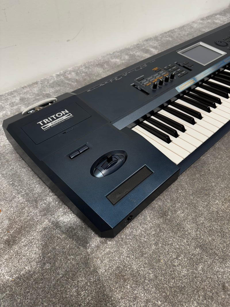 KORG TRITON Extreme 61 Key Synthesizer with Gator soft case - image 5