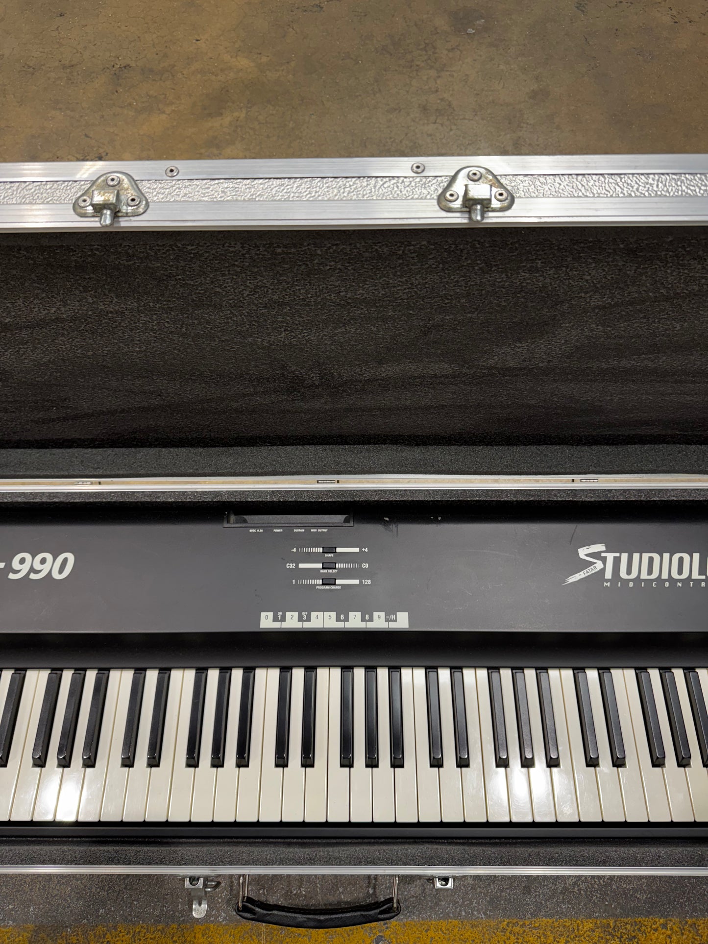 Studiologic SL-990 Controller Keyboard - 88 Weighted Keys w/ Flight Case