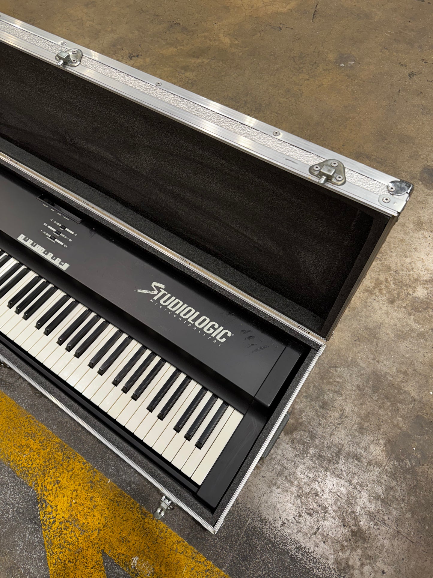 Studiologic SL-990 Controller Keyboard - 88 Weighted Keys w/ Flight Case