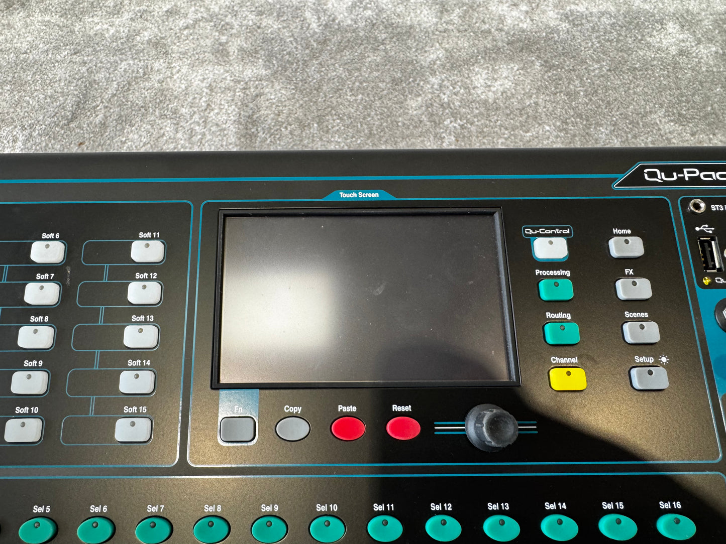 Allen & Heath QU-PAC Compact Digital Mixer