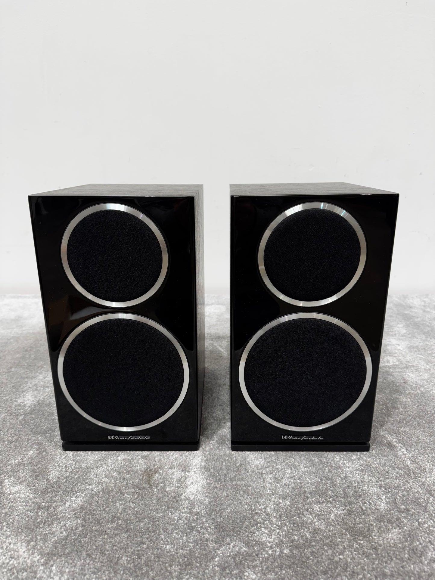 Wharfedale Diamond 220 Bookshelf Speakers
