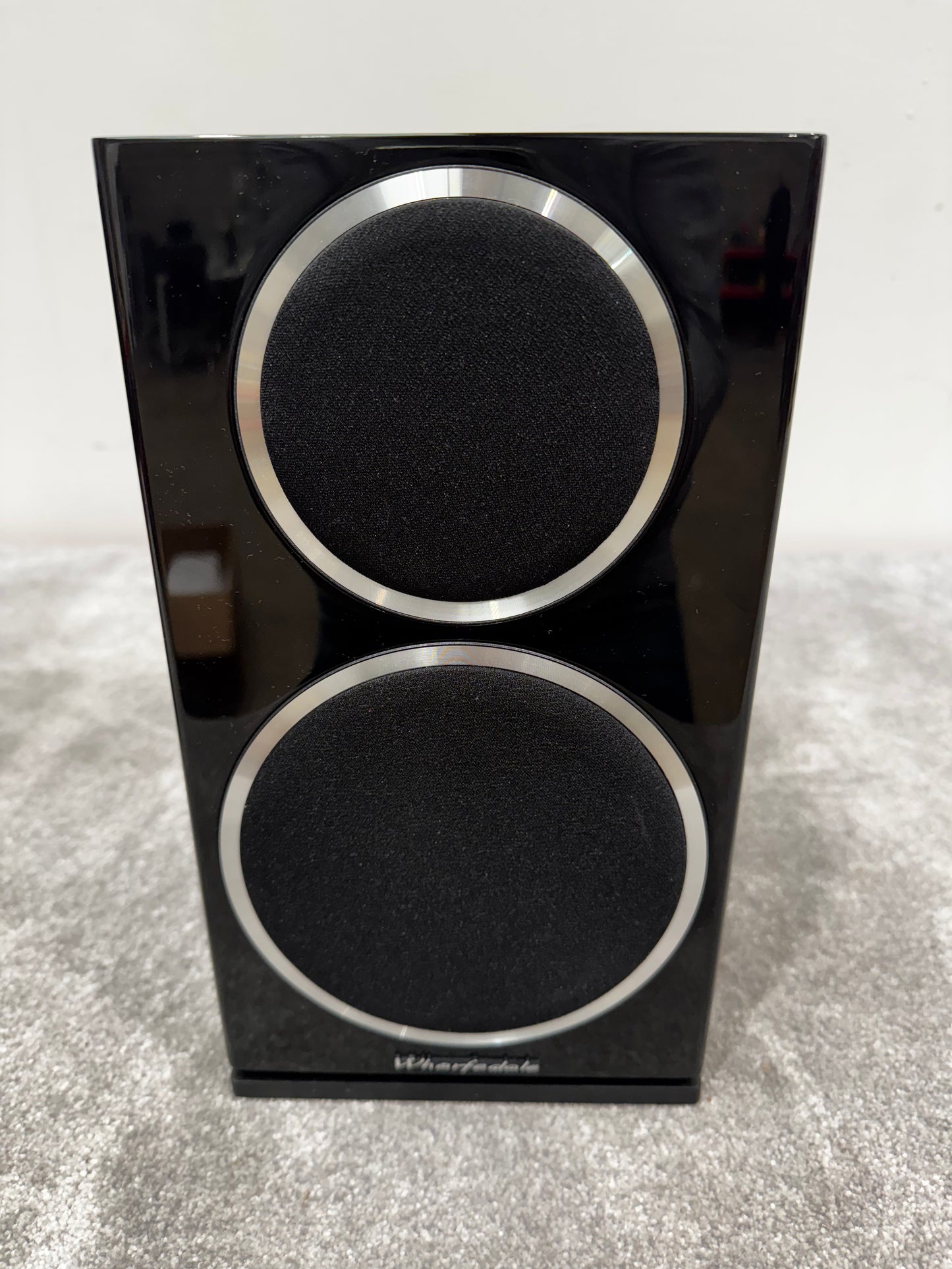Wharfedale Diamond 220 Bookshelf Speakers