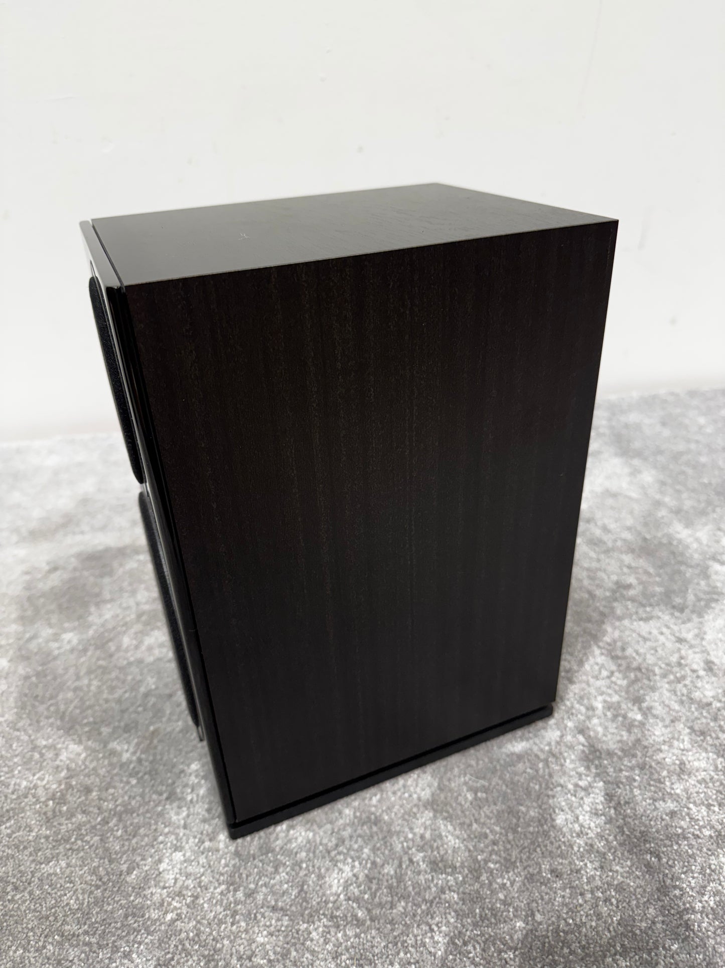 Wharfedale Diamond 220 Bookshelf Speakers