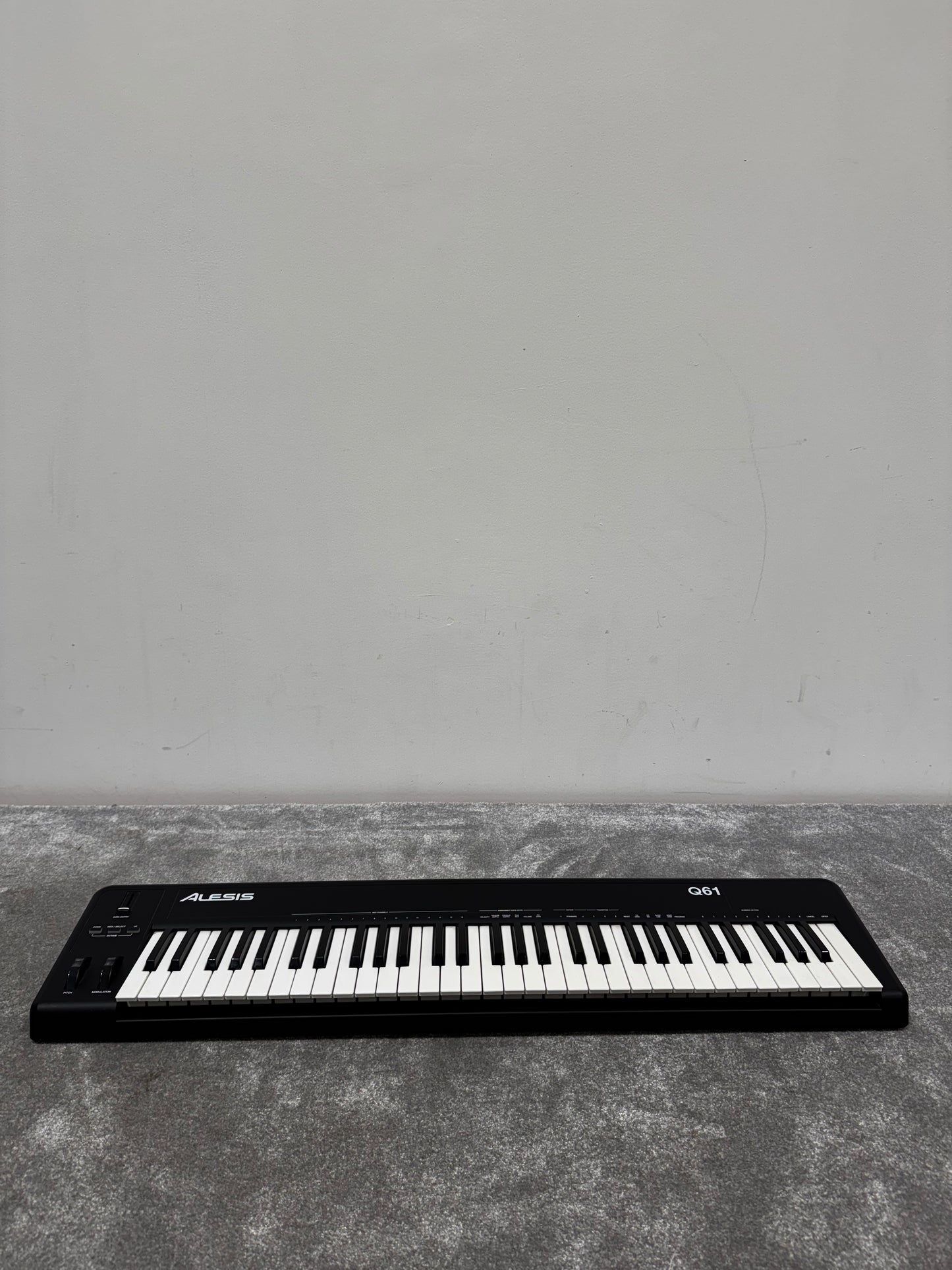 Alesis Q61 61-key USB MIDI Controller - Very Good