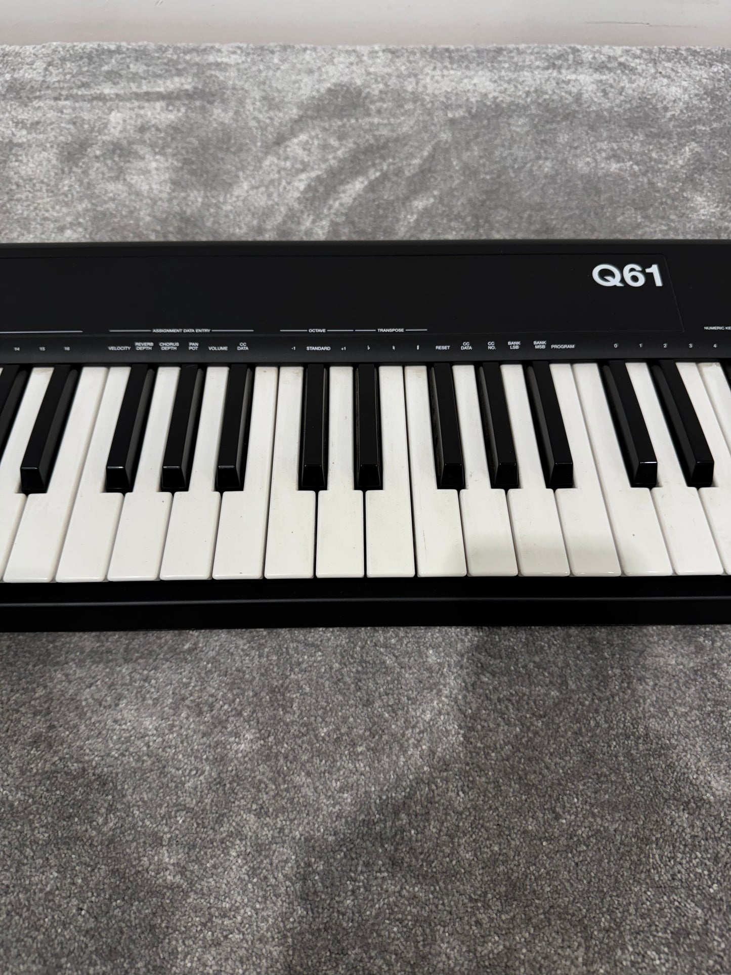 Alesis Q61 61-key USB MIDI Controller - Very Good
