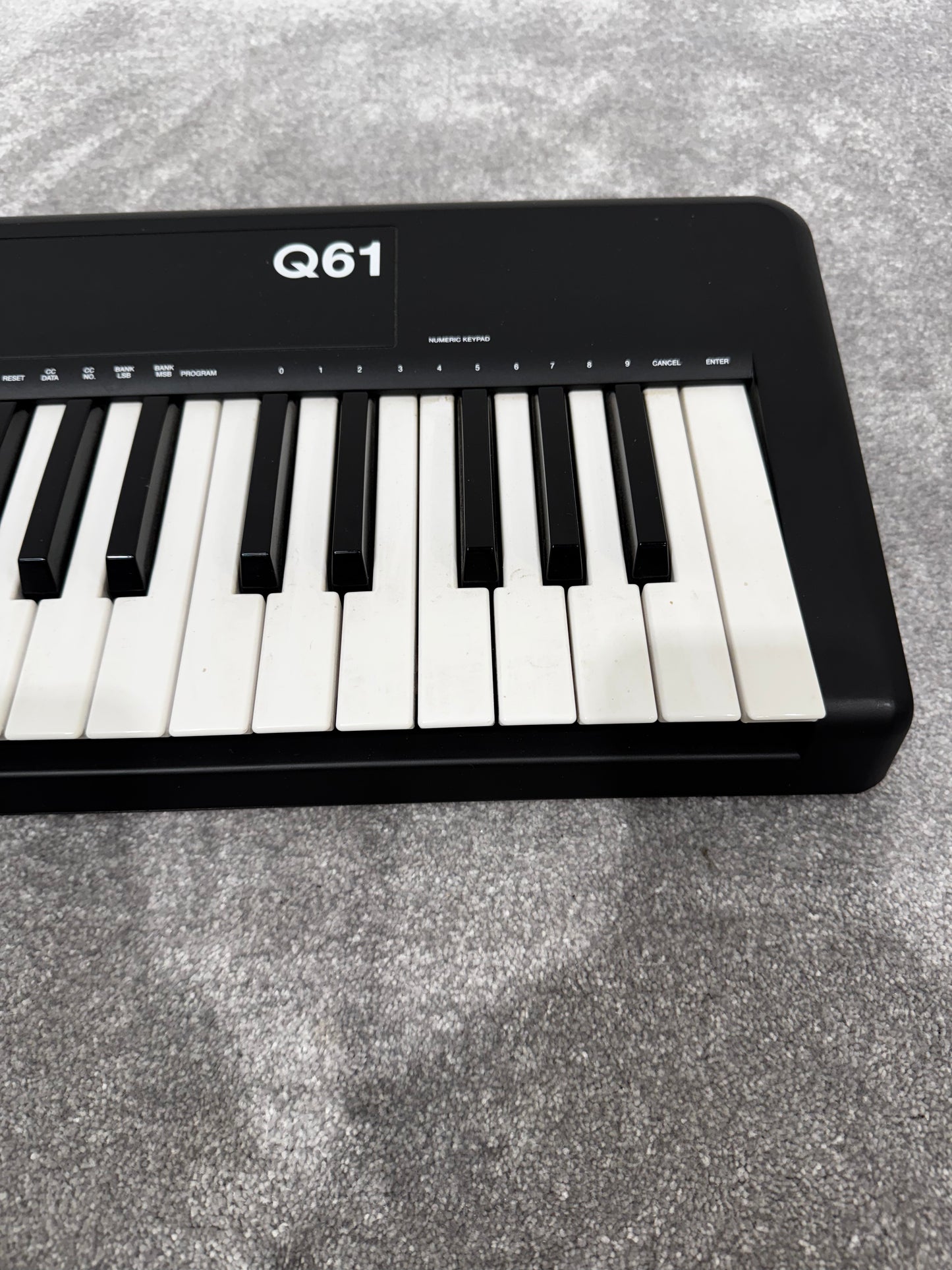 Alesis Q61 61-key USB MIDI Controller - Very Good