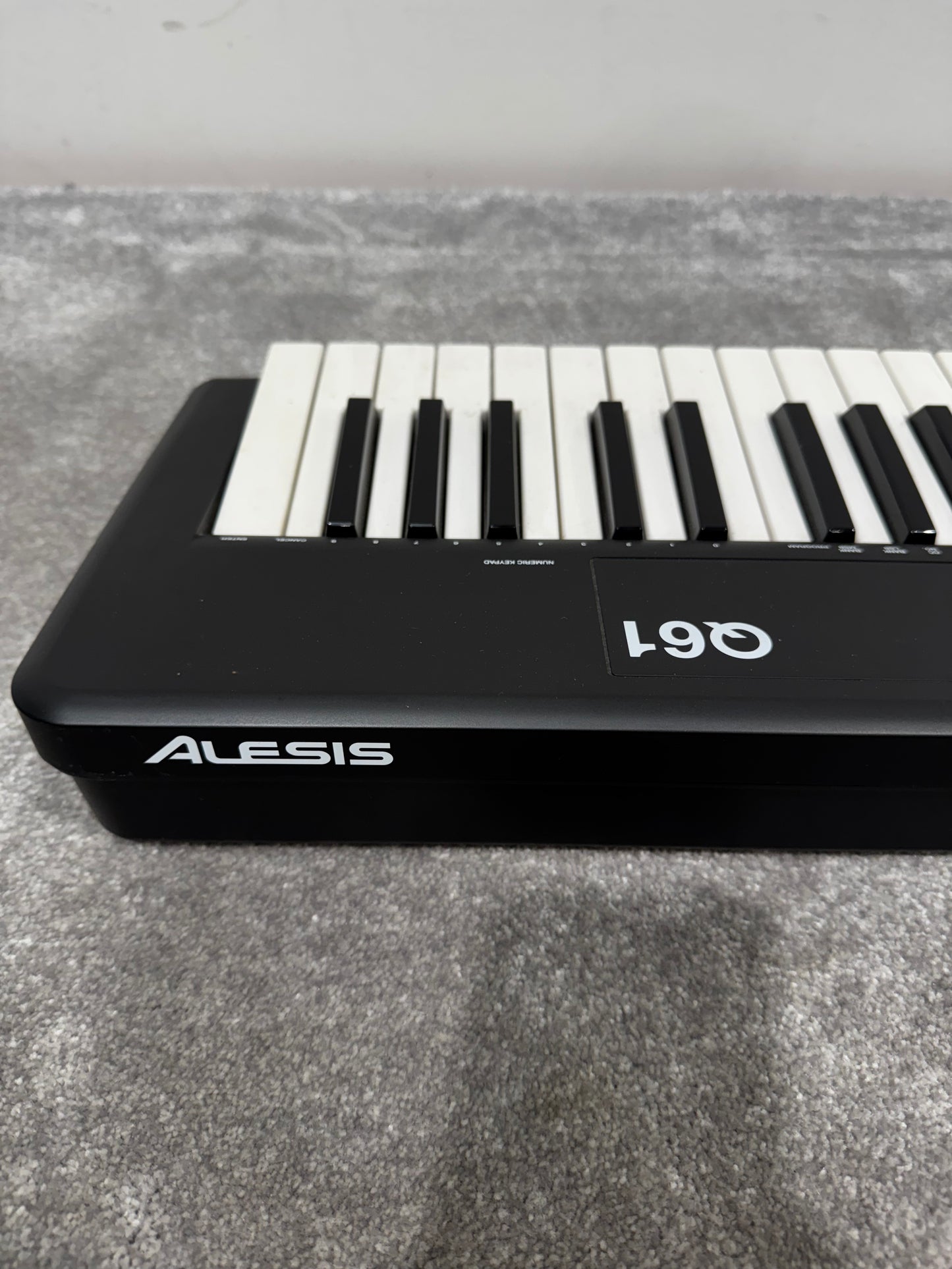Alesis Q61 61-key USB MIDI Controller - Very Good