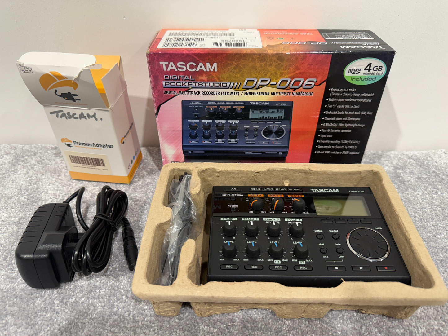 Tascam Digital Pocketstudio DP-006 (6-Track) with Power Supply