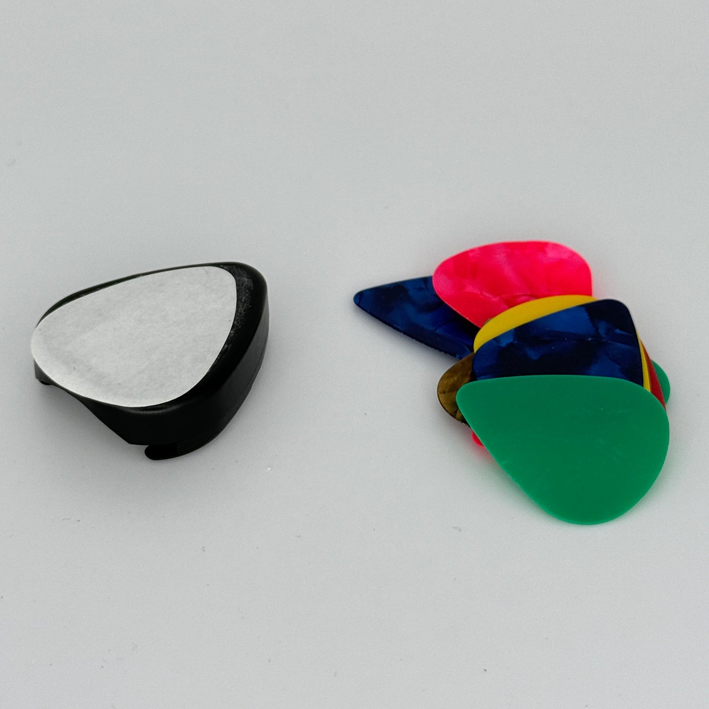 Guitar Pick / Plectrum Holder & 10 Assorted Plectrums for Guitar / Ukulele / Bass