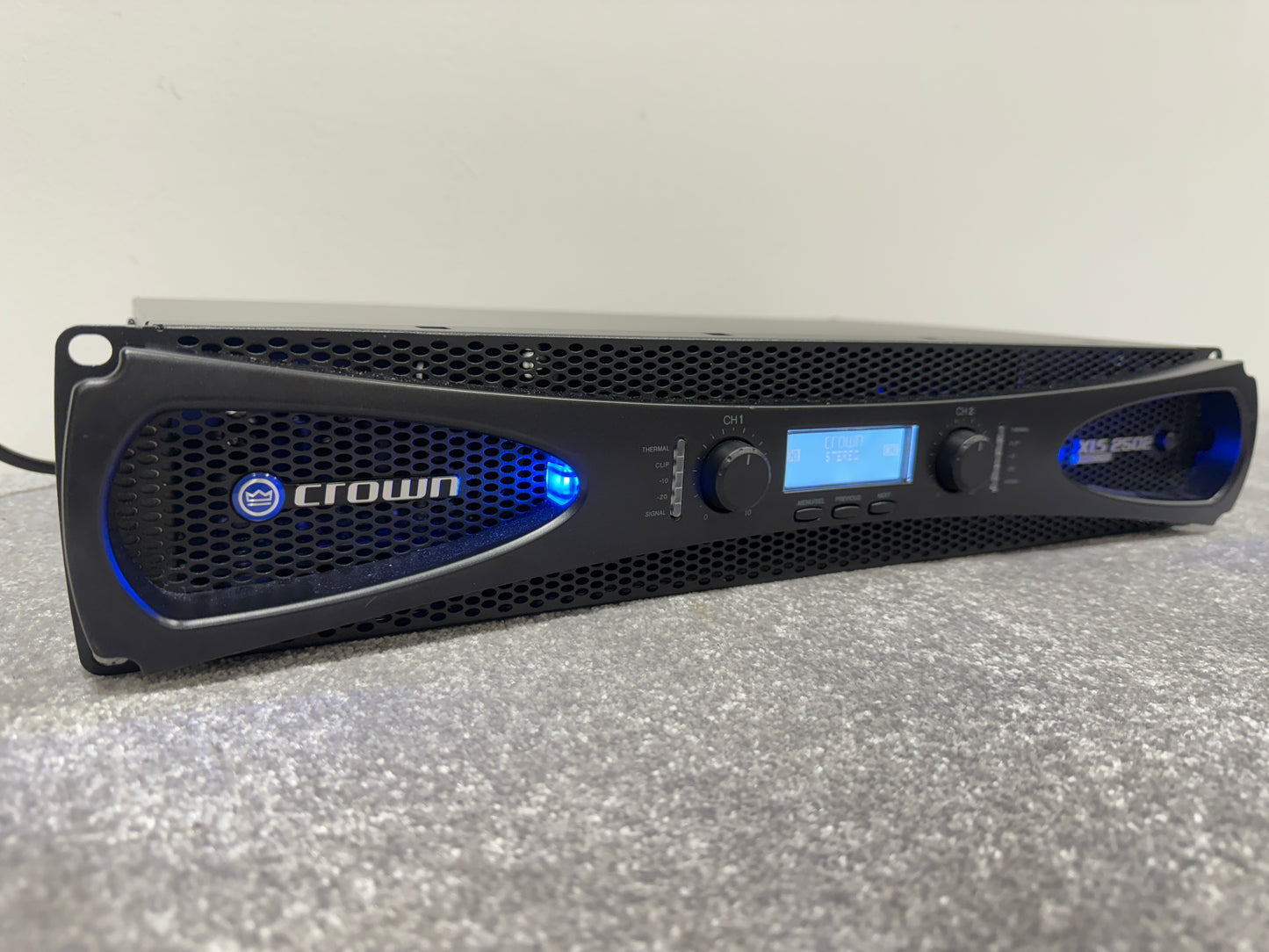 Crown XLS 2502 Drivecore - Professional Power Amplifier