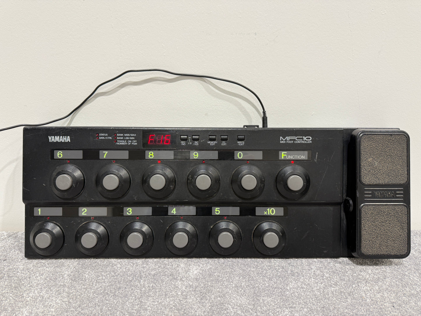 Yamaha MFC10 MIDI Foot Controller with Instruction Booklet