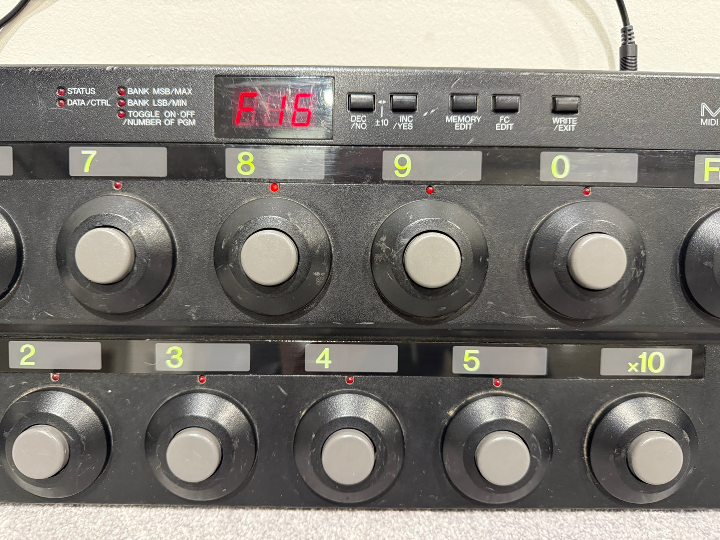 Yamaha MFC10 MIDI Foot Controller with Instruction Booklet