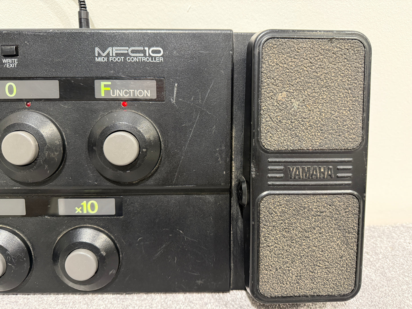 Yamaha MFC10 MIDI Foot Controller with Instruction Booklet
