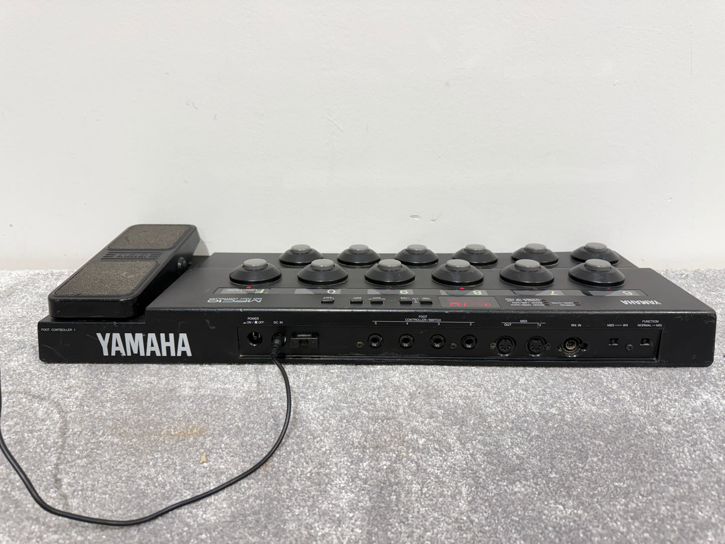 Yamaha MFC10 MIDI Foot Controller with Instruction Booklet