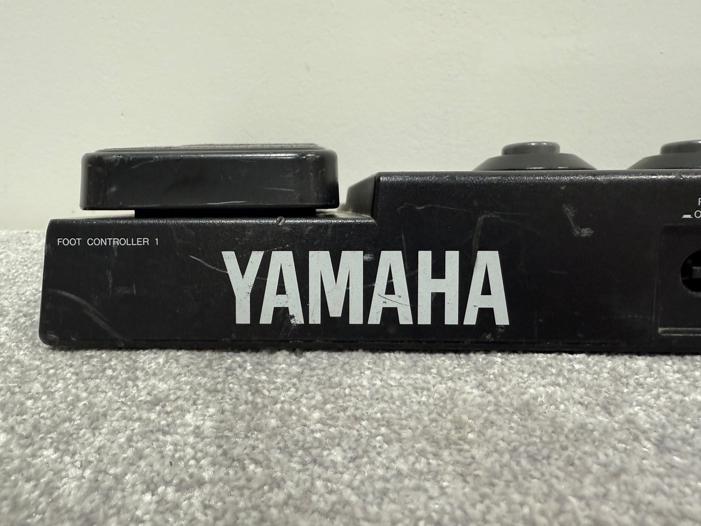 Yamaha MFC10 MIDI Foot Controller with Instruction Booklet