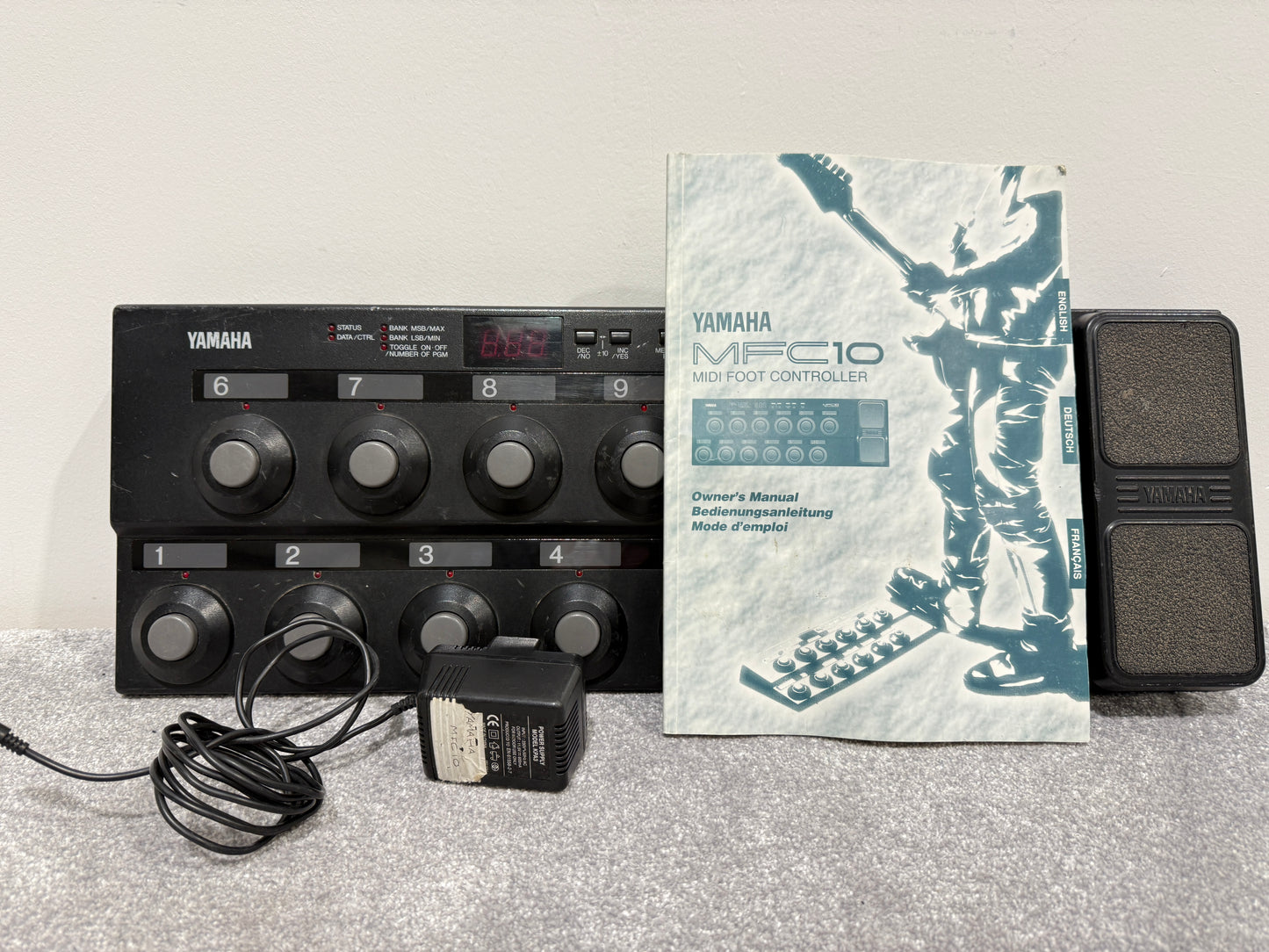 Yamaha MFC10 MIDI Foot Controller with Instruction Booklet