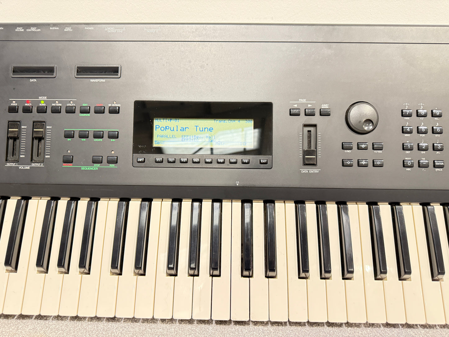 Yamaha SY99 Keyboard Synthesiser