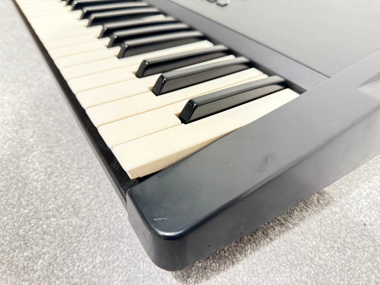 Yamaha SY99 Keyboard Synthesiser