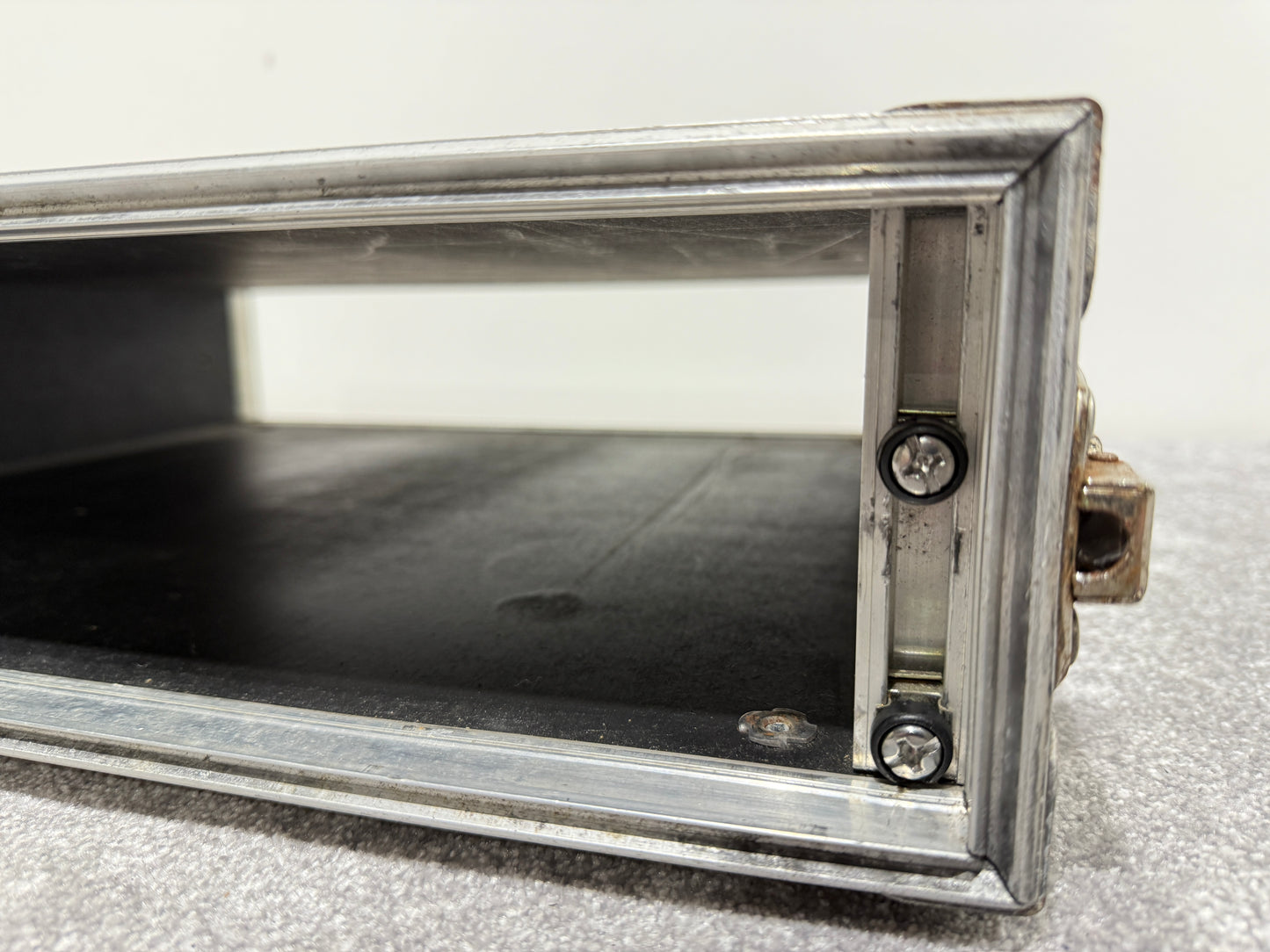 Flight Case for DJ / Disco Equipment - Size 2U with Handle
