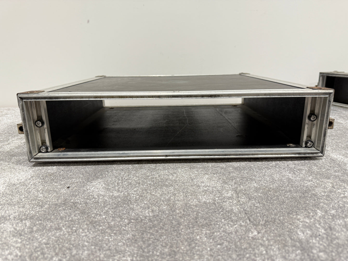 Flight Case for DJ / Disco Equipment - Size 2U with Handle