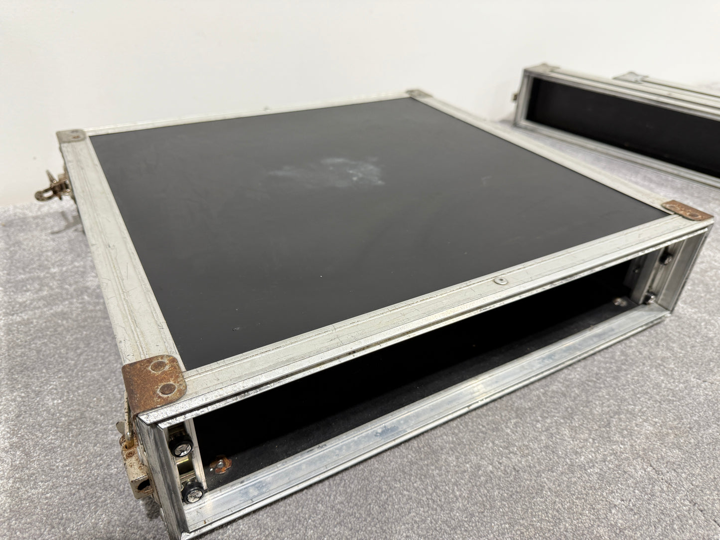 Flight Case for DJ / Disco Equipment - Size 2U with Handle