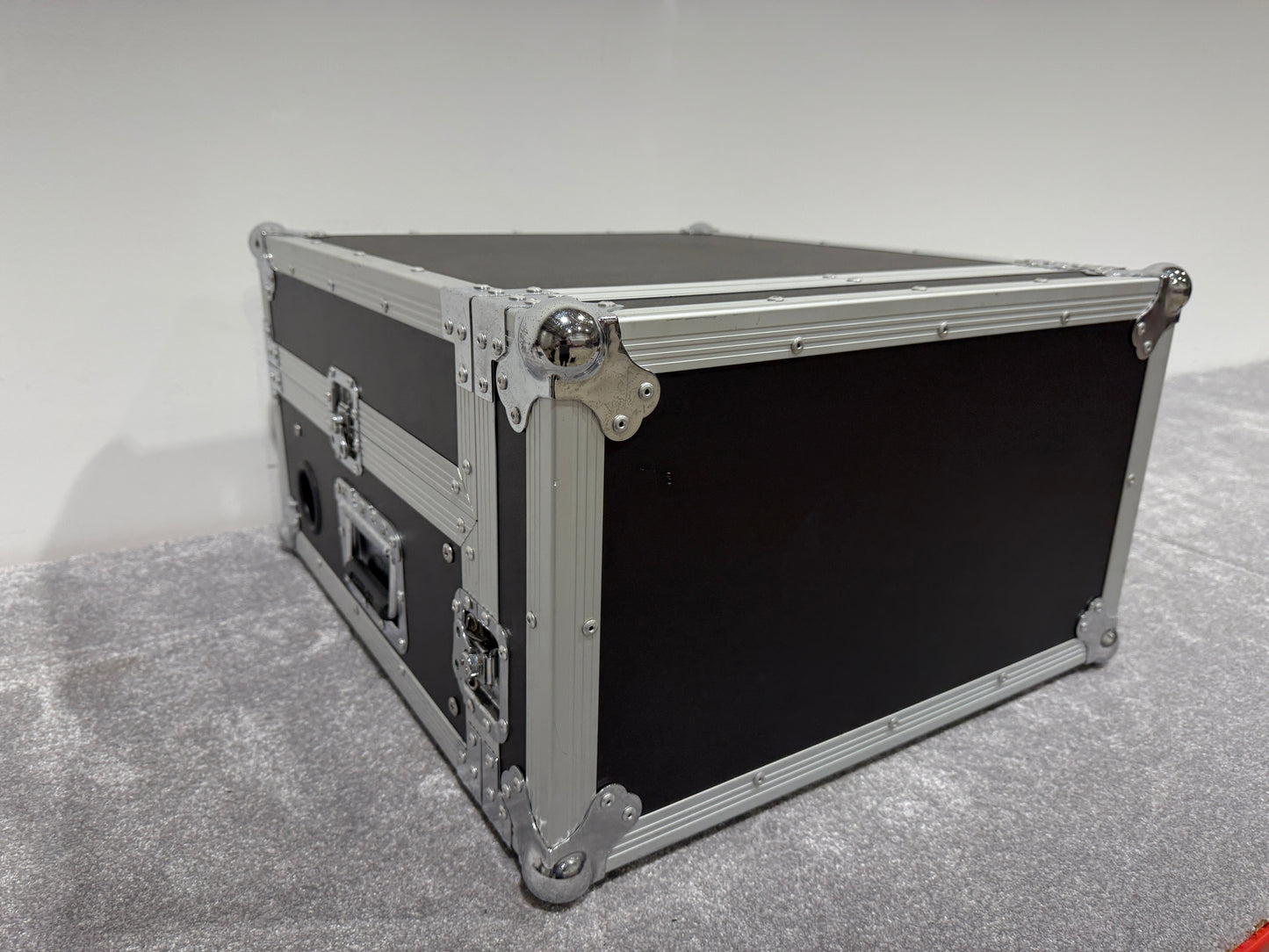 Cobra Case - Flight Case with 4U Rack Mount with Slide-Out Stand