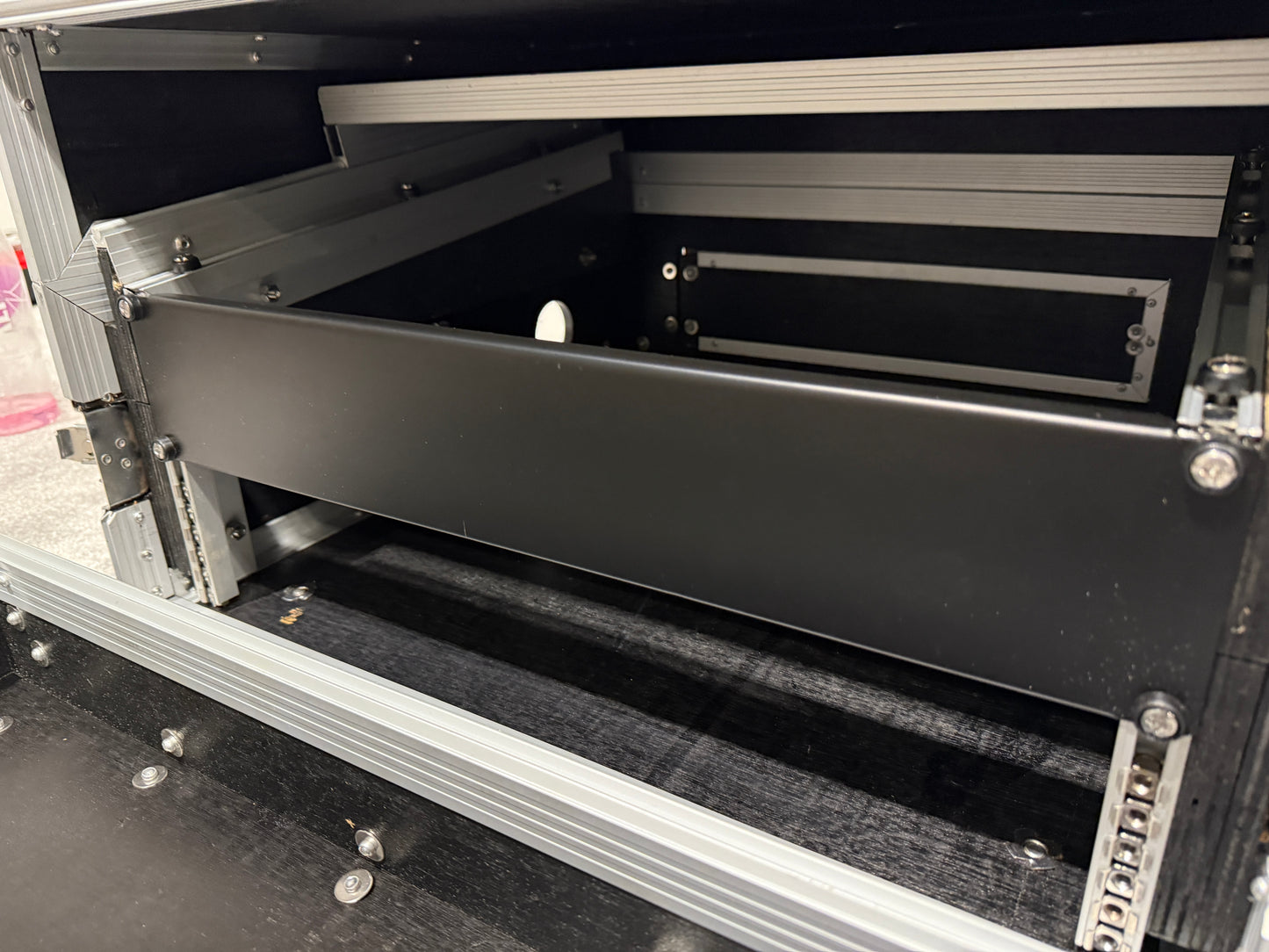 Cobra Case - Flight Case with 4U Rack Mount with Slide-Out Stand