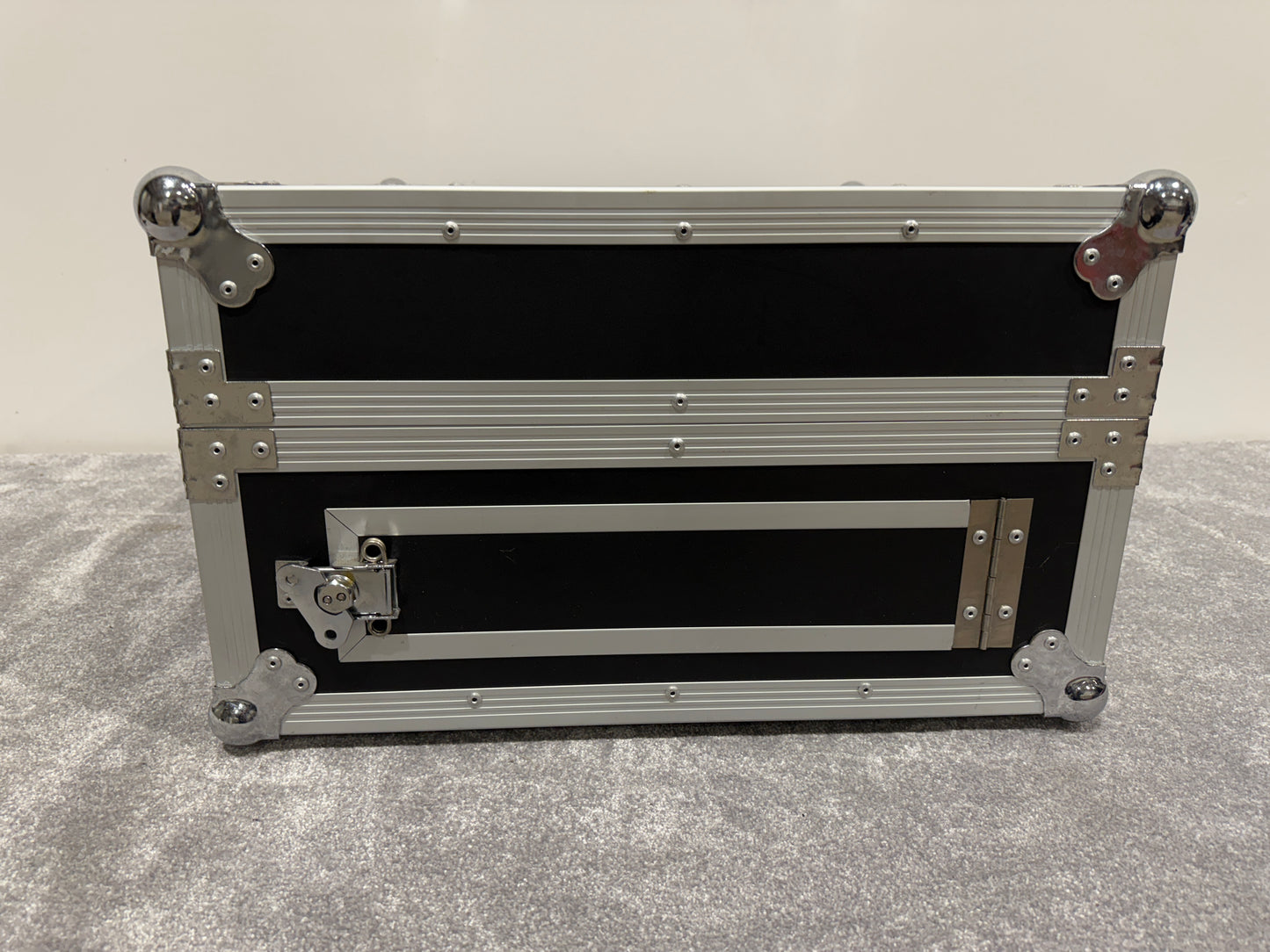 Cobra Case - Flight Case with 4U Rack Mount with Slide-Out Stand