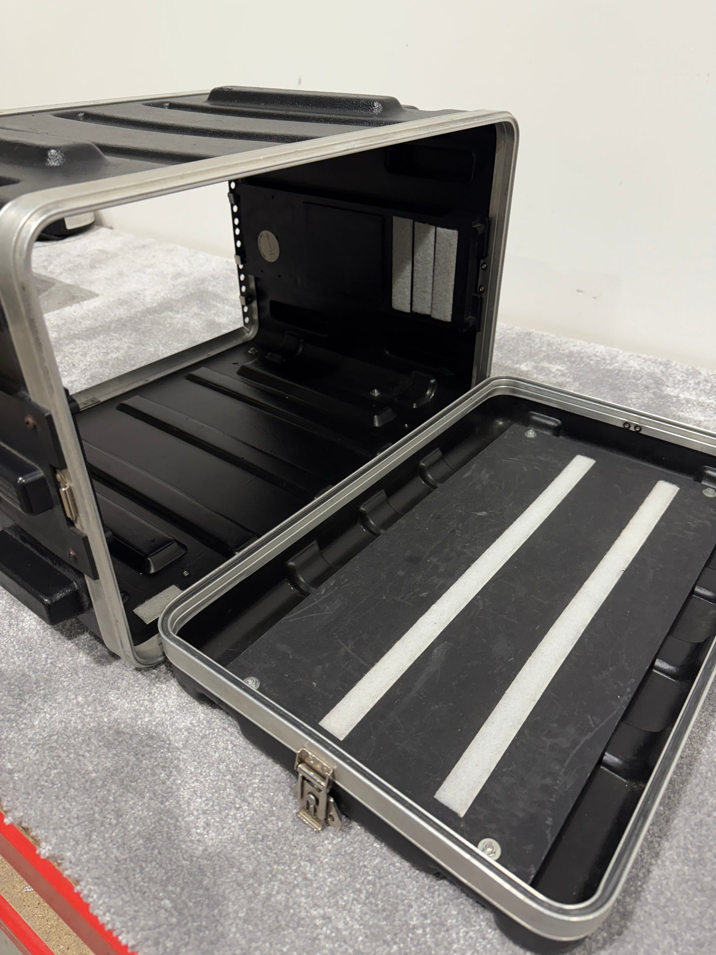 SKB 4u Plastic / Metal Rack Mount Flight Case