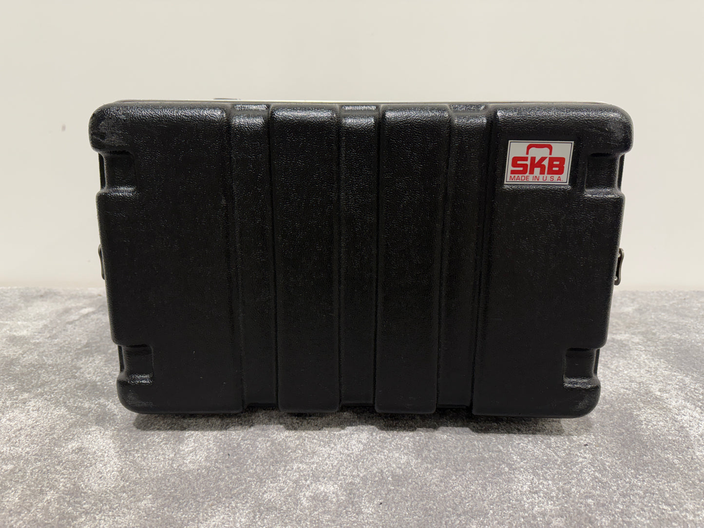 SKB 4u Plastic / Metal Rack Mount Flight Case