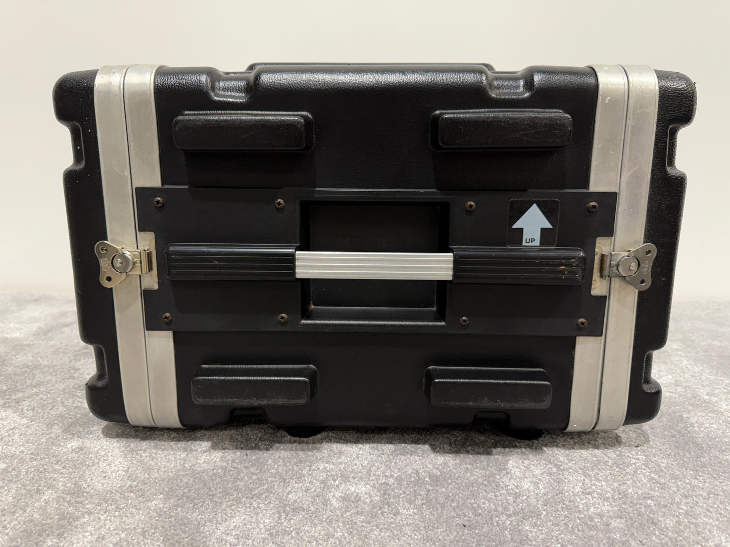 SKB 4u Plastic / Metal Rack Mount Flight Case