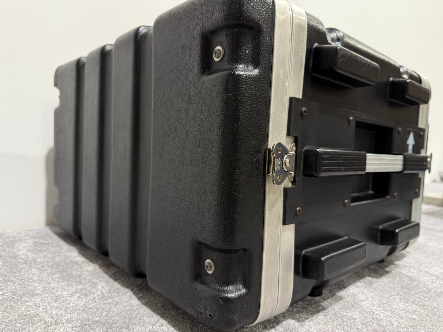 SKB 4u Plastic / Metal Rack Mount Flight Case