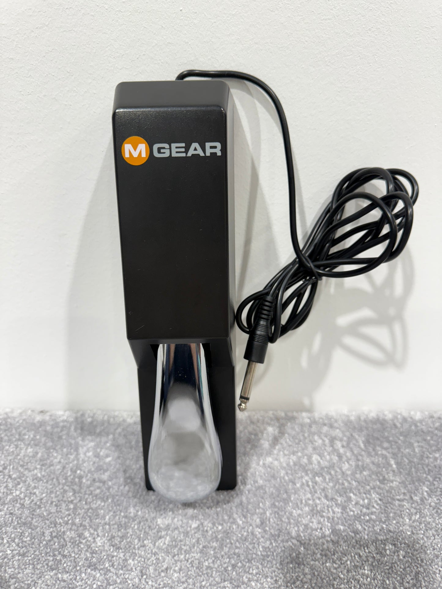 M Gear, M-Audio SP-2 - Universal Sustain Pedal with Piano Style Action - for MIDI Keyboards, Digital Pianos, Electronic Keyboards & More