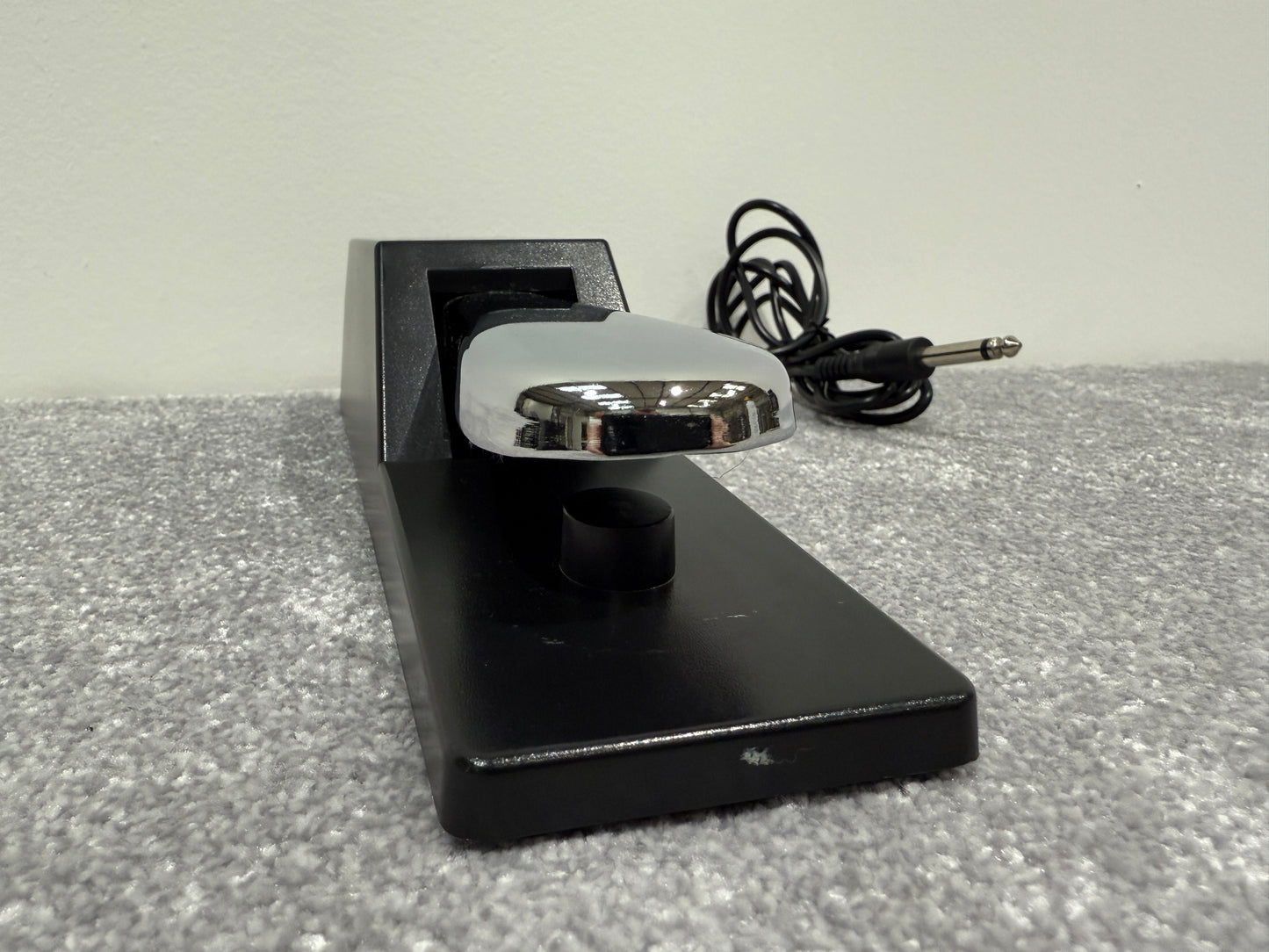 M Gear, M-Audio SP-2 - Universal Sustain Pedal with Piano Style Action - for MIDI Keyboards, Digital Pianos, Electronic Keyboards & More