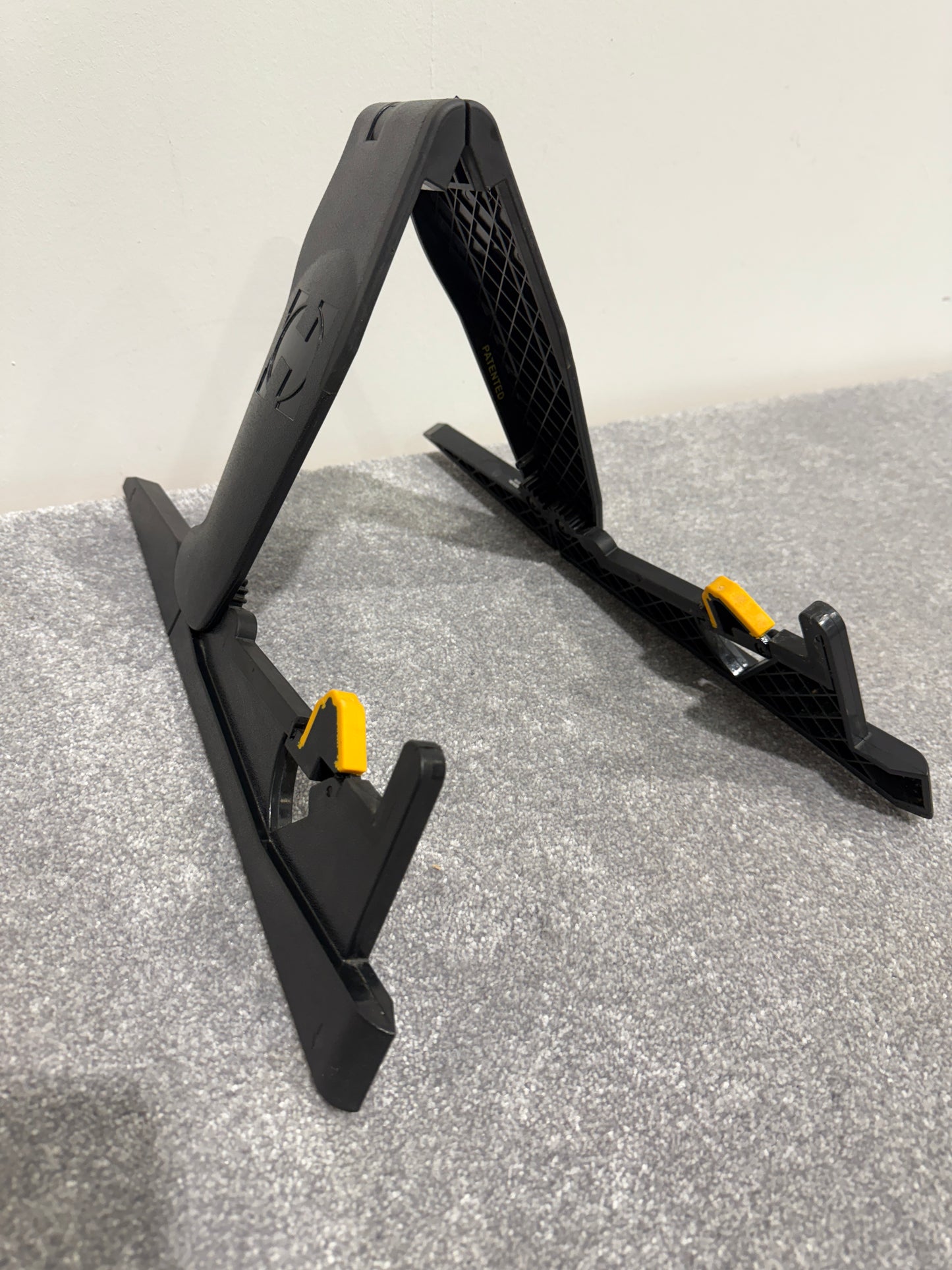 Hercules GS200B EZpack Compact Folding Guitar Stand