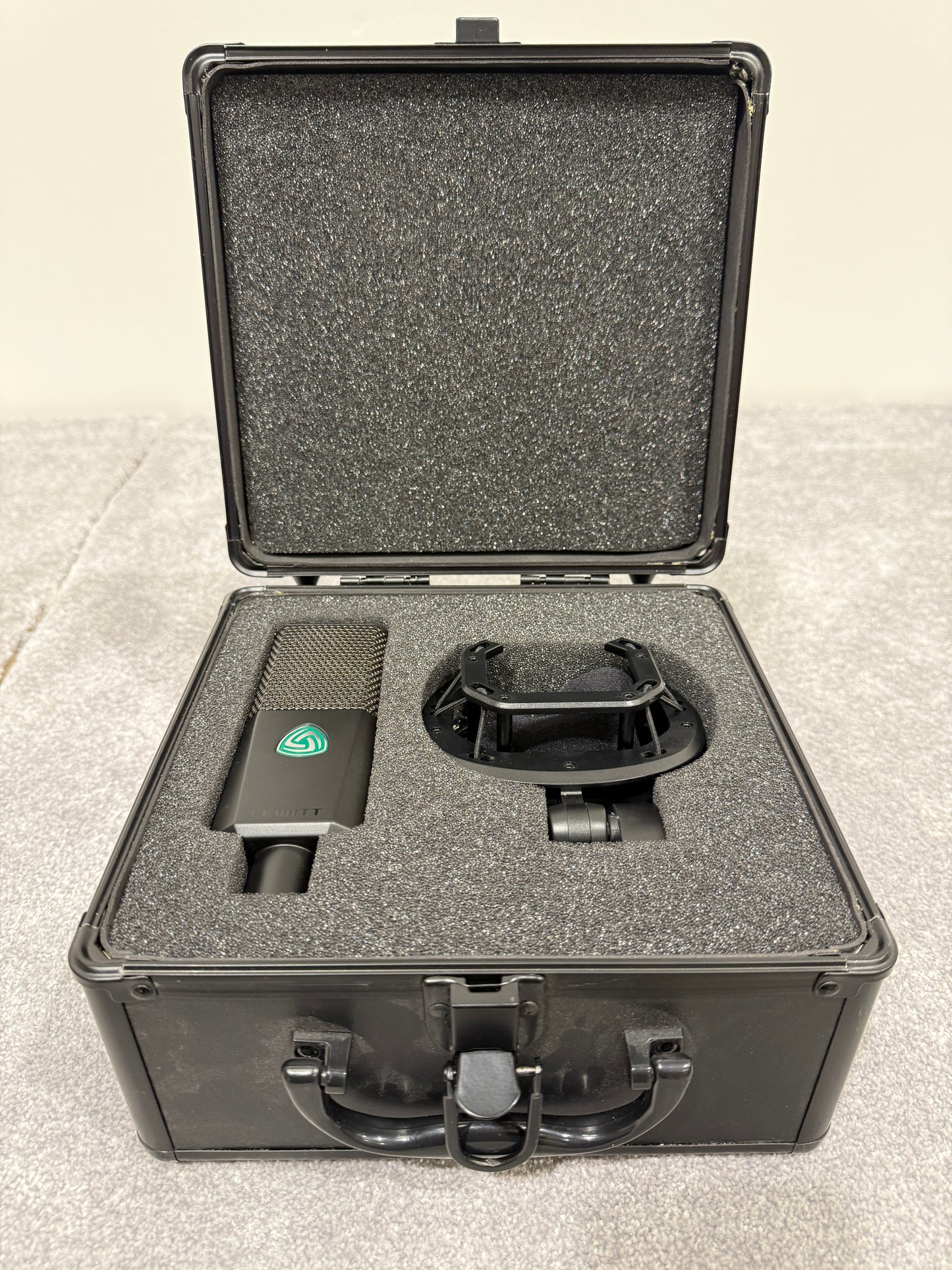 Lewitt LCT 640 Large Diaphragm Condenser Studio Microphone With Case