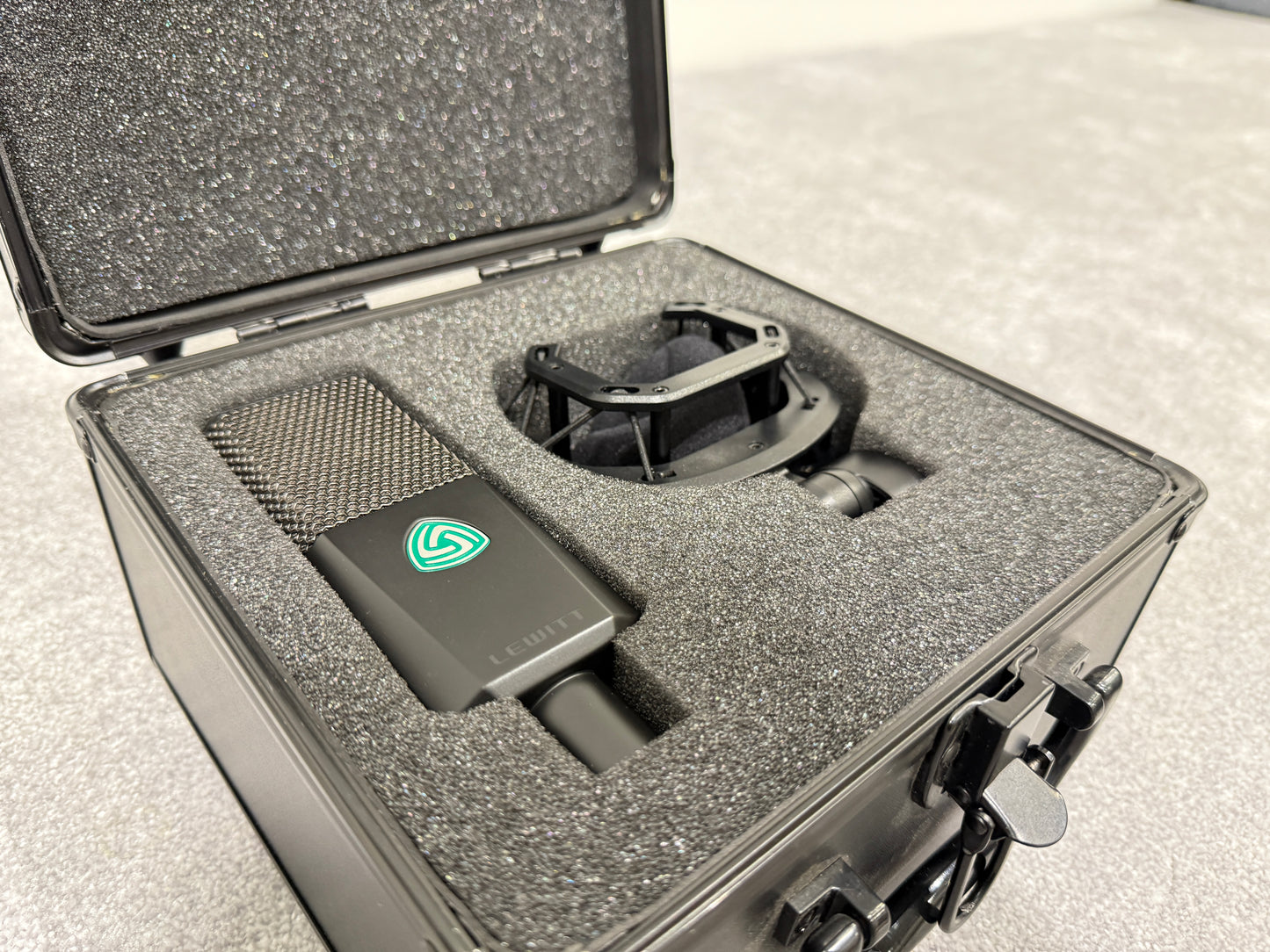 Lewitt LCT 640 Large Diaphragm Condenser Studio Microphone With Case