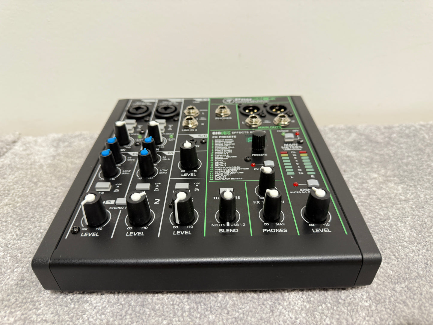 Mackie ProFX6v3 6-Channel Professional Effects Mixer with USB