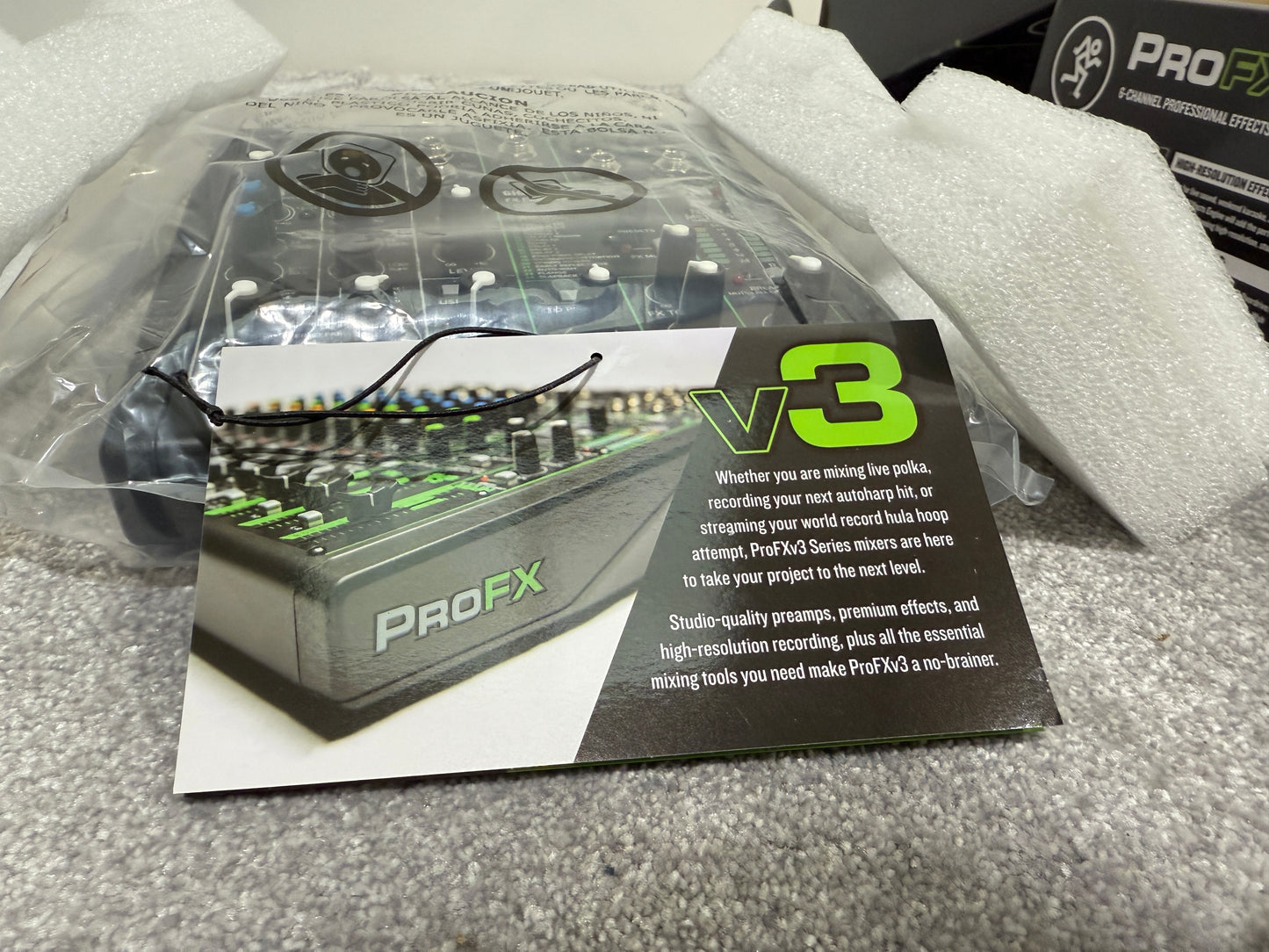 Mackie ProFX6v3 6-Channel Professional Effects Mixer with USB