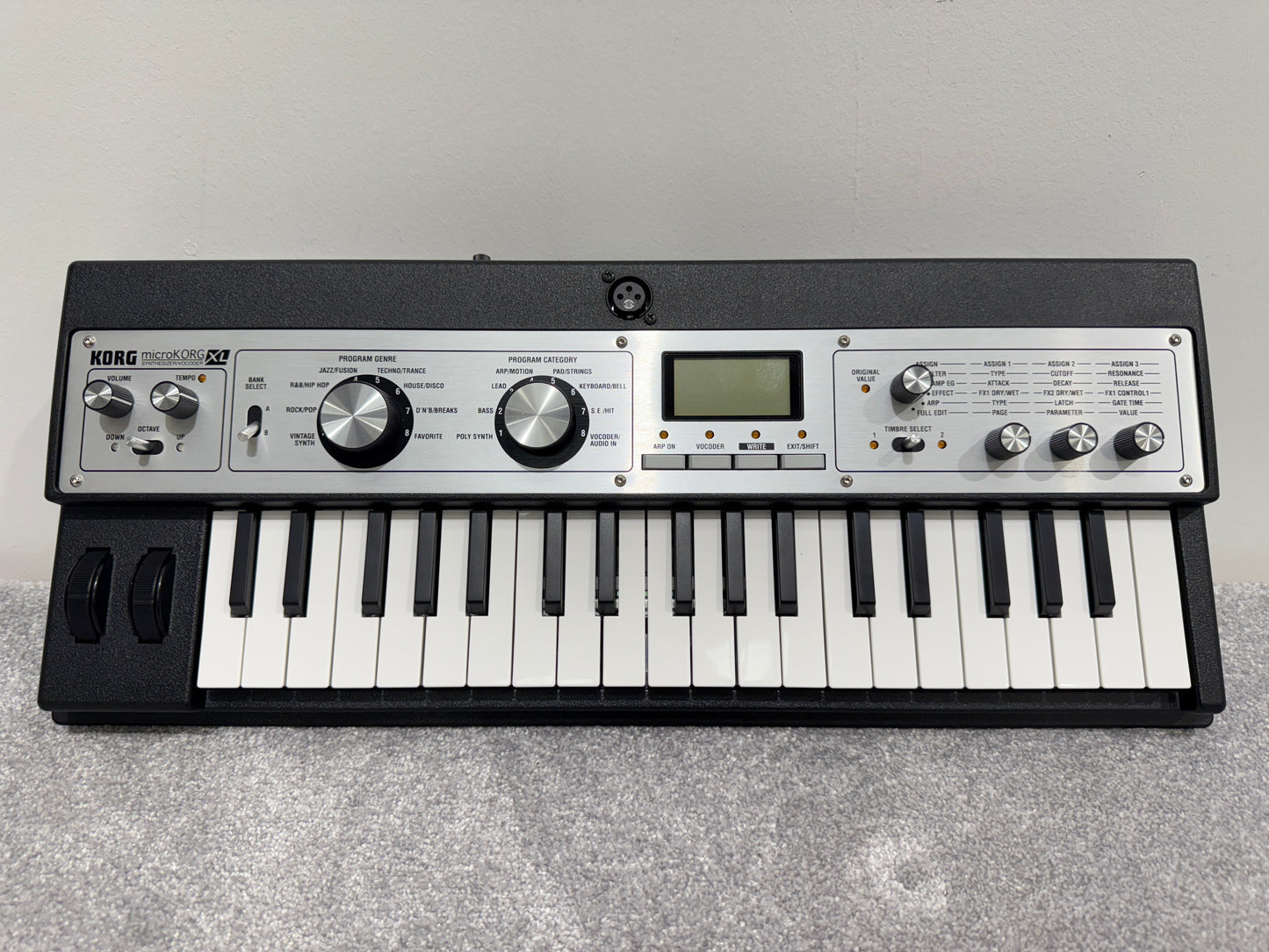 Korg microKORG XL - Synthesiser / Vocoder - 37 key mini keyboard - 128 sounds - Boxed