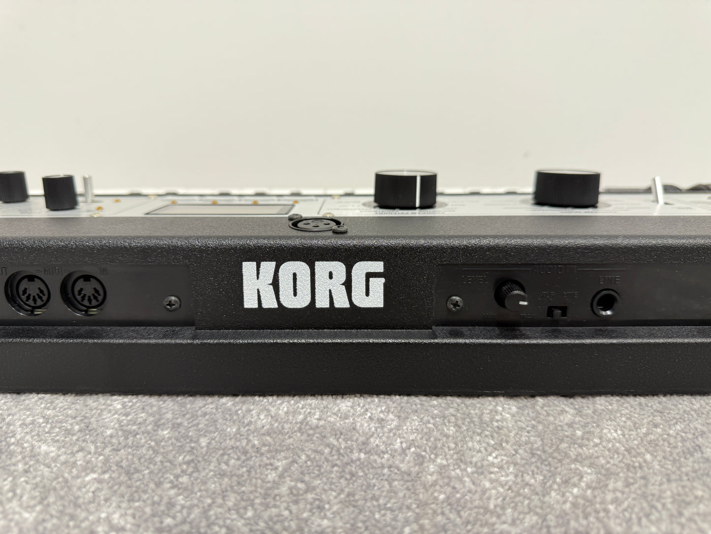 Korg microKORG XL - Synthesiser / Vocoder - 37 key mini keyboard - 128 sounds - Boxed