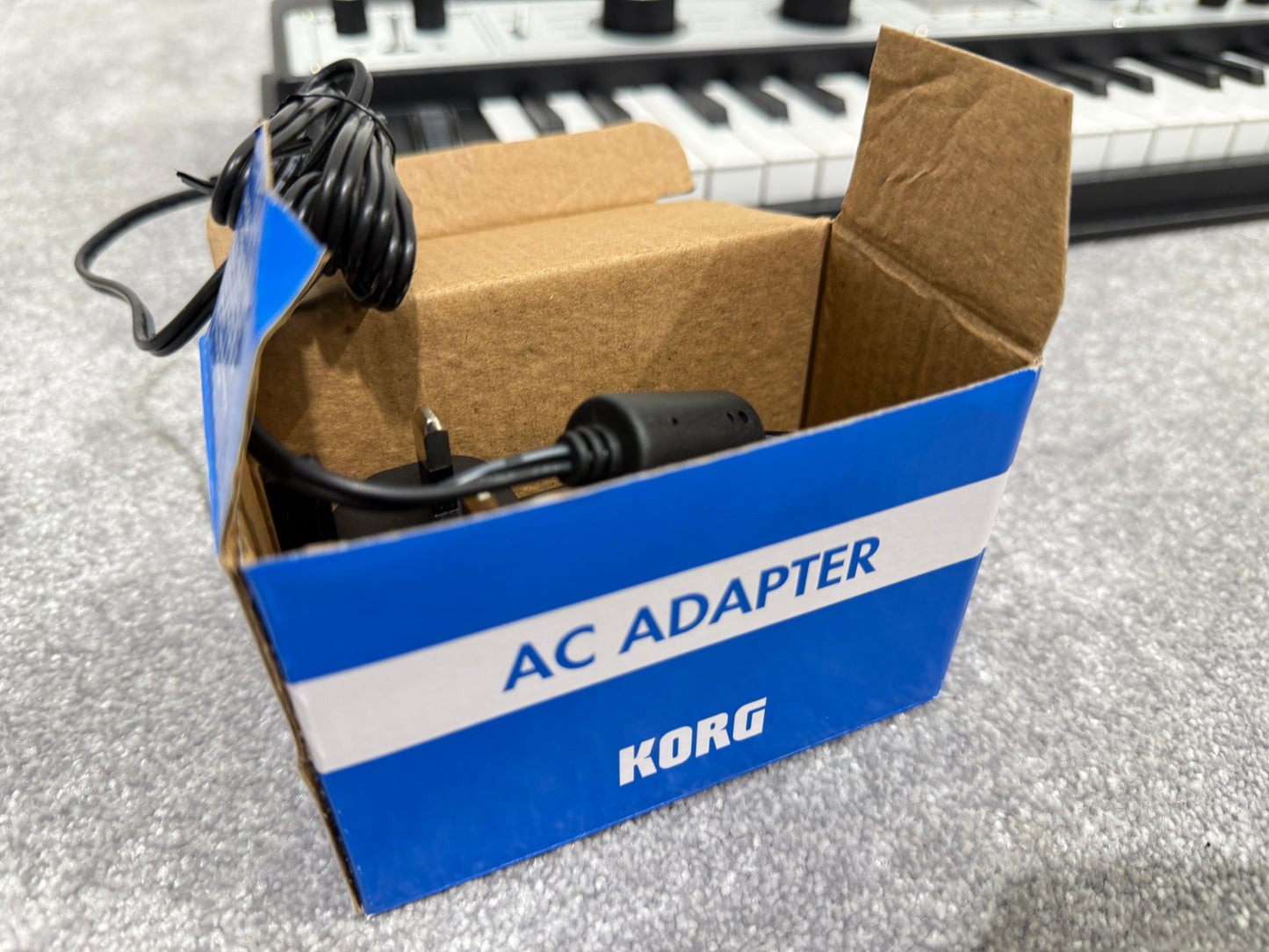 Korg microKORG XL - Synthesiser / Vocoder - 37 key mini keyboard - 128 sounds - Boxed