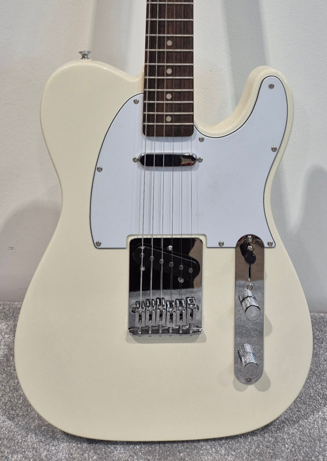 Squier Affinity Telecaster Electric Guitar - White w/ Soft Gig Bag